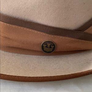 Goorin Bros small beige fedora